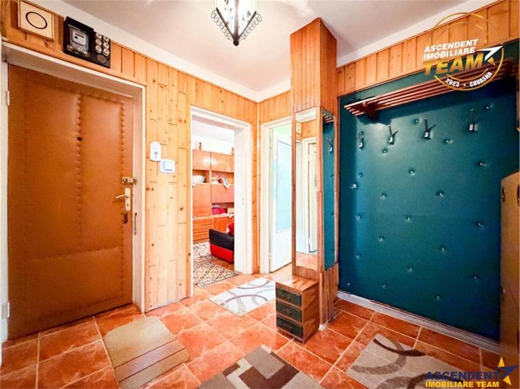 Apartament cu 3 camere decomandat în Central