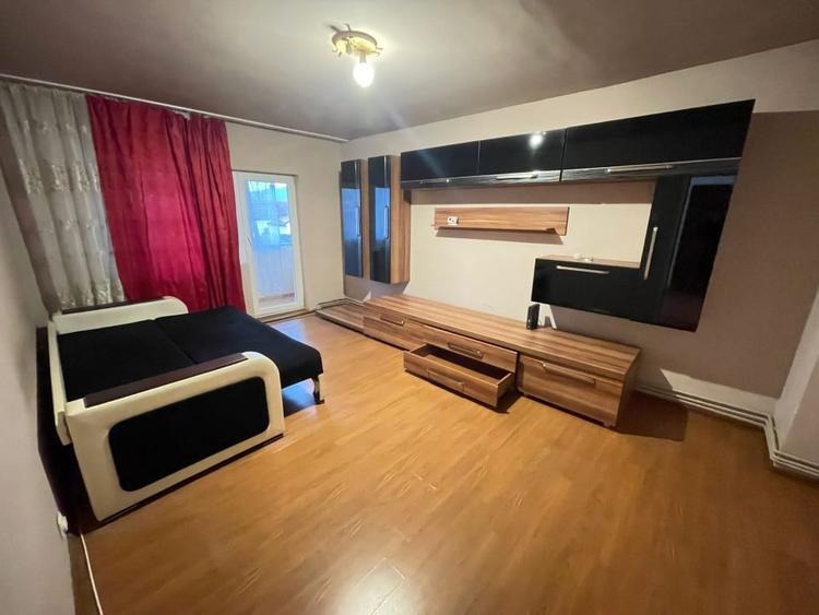 Apartament cu 3 camere semidecomandat în Florești — fotografia 1