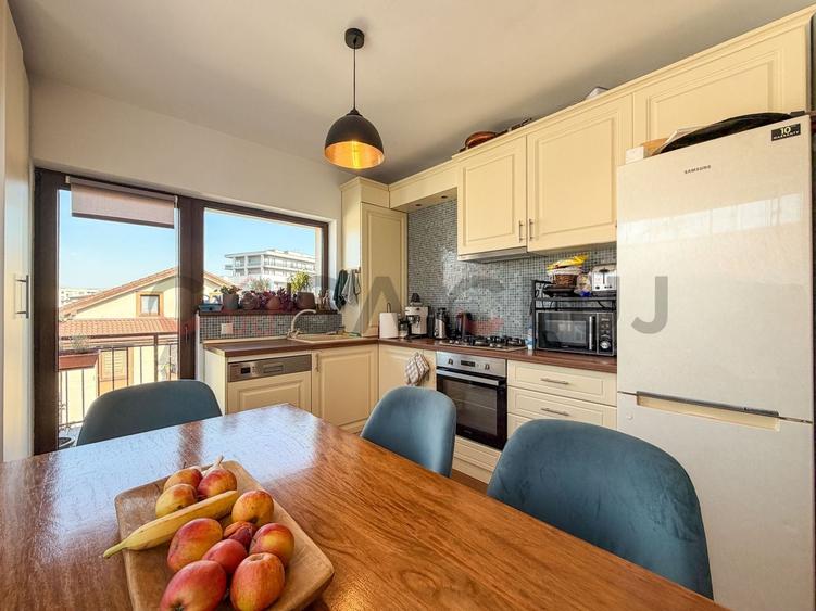 Apartament cu 3 camere semidecomandat, mobilat în Bună Ziua