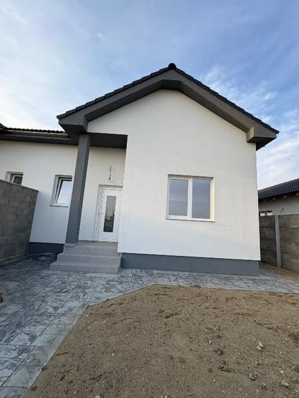 Duplex cu 3 camere cu Canalizare în Moșnița Nouă
