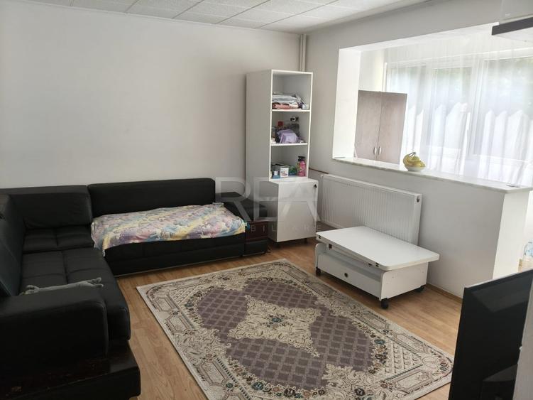 Apartament cu 3 camere semidecomandat, mobilat în Drumul Taberei