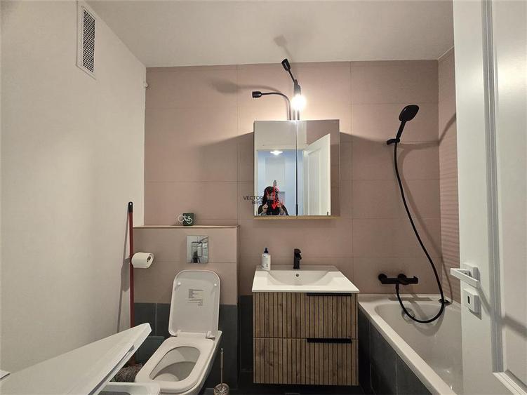 Apartament cu 2 camere decomandat în Parcul Carol