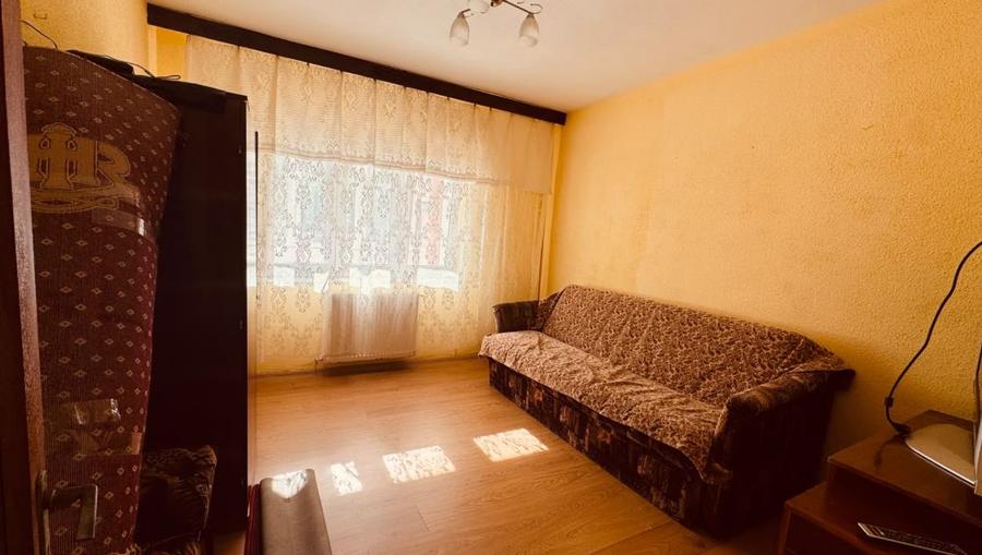 Apartament cu 2 camere decomandat în Răcădău