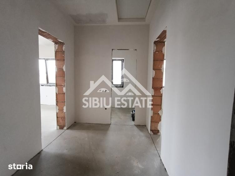 Casă cu 5 camere cu Teren 400 Mp în Șelimbăr