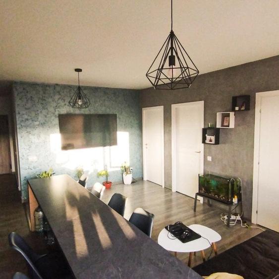 Apartament cu 4 camere semidecomandat, mobilat în Florești