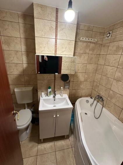Garsonieră decomandată în Gorjului