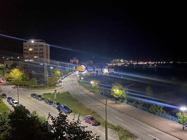 Apartament cu 2 camere semidecomandat, mobilat în Central