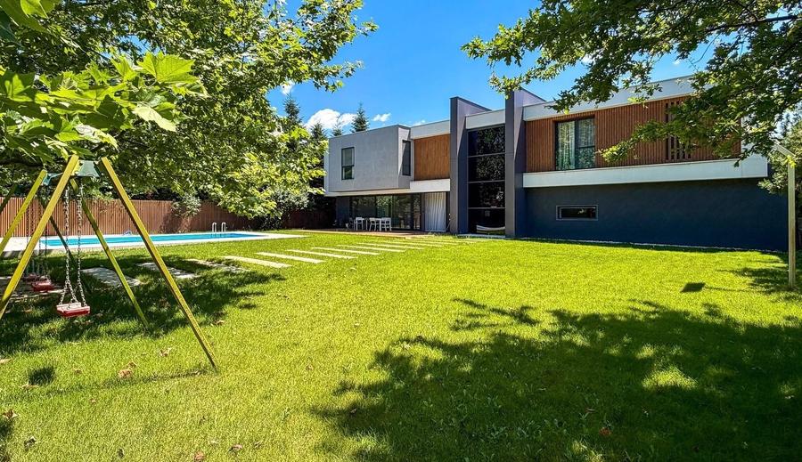 Casă cu 6 camere cu Teren 1000 Mp în Pipera