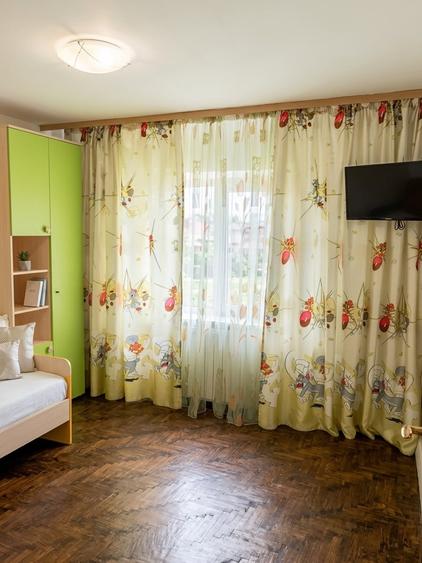 Apartament cu 3 camere decomandat, mobilat în Sud