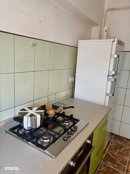 Apartament cu 3 camere decomandat în Podu Roș