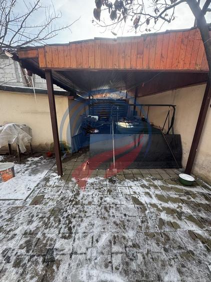 Casă individuală cu 3 camere cu Canalizare în Central