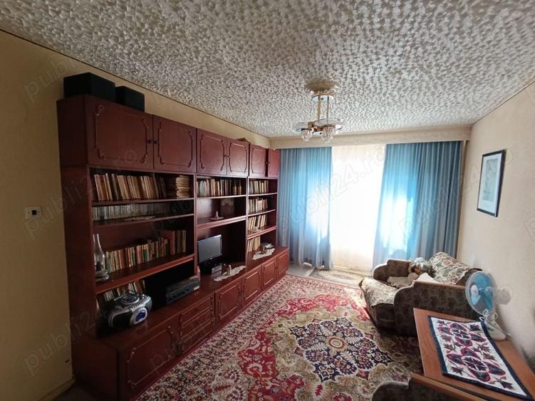 Apartament cu 3 camere decomandat în Central