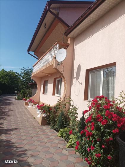Casă cu 10 camere cu Teren 4900 Mp în Vlădeni