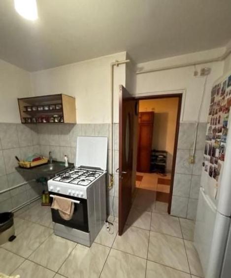 Apartament cu 3 camere decomandat, mobilat în Dacia