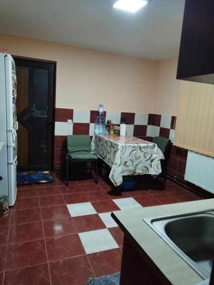 Casă cu 4 camere în Vlădești