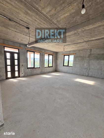 Casă cu 5 camere cu Teren 70 Mp în Livezile
