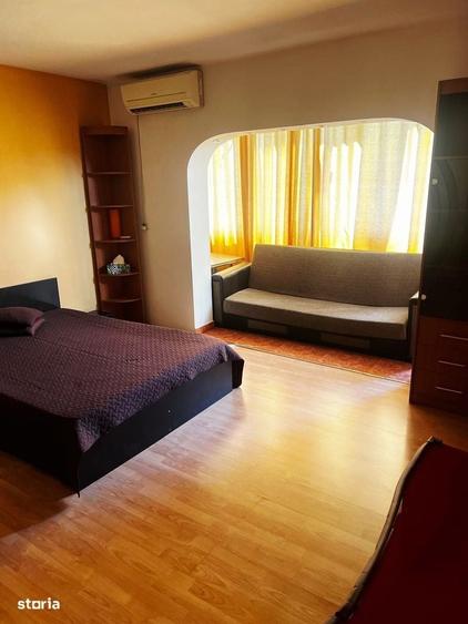 Apartament cu 3 camere decomandat în Păcii