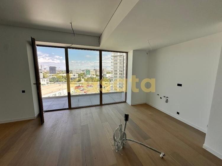 Apartament cu 3 camere semidecomandat în Aviației