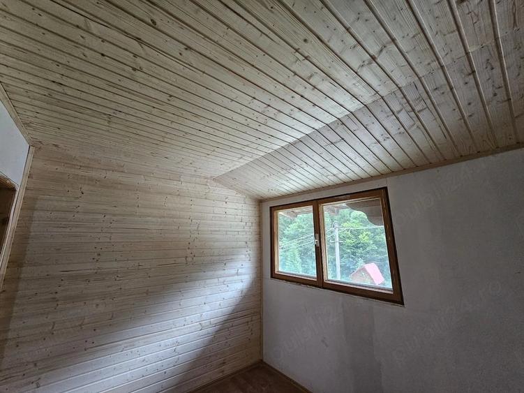 Casă cu 6 camere cu Teren 332 Mp în Arefu