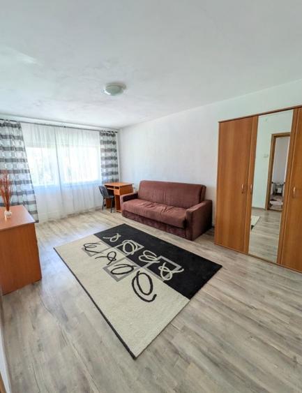 Apartament cu 4 camere decomandat în Gară