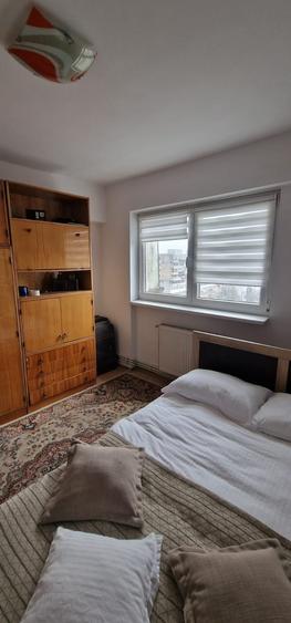 Apartament cu 3 camere decomandat în Republicii
