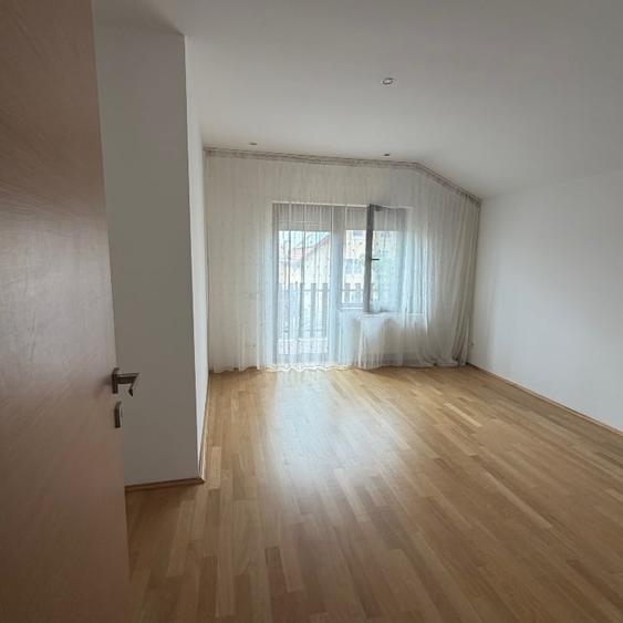 Casă individuală cu 5 camere cu Teren 706 Mp în Dumbrăvița