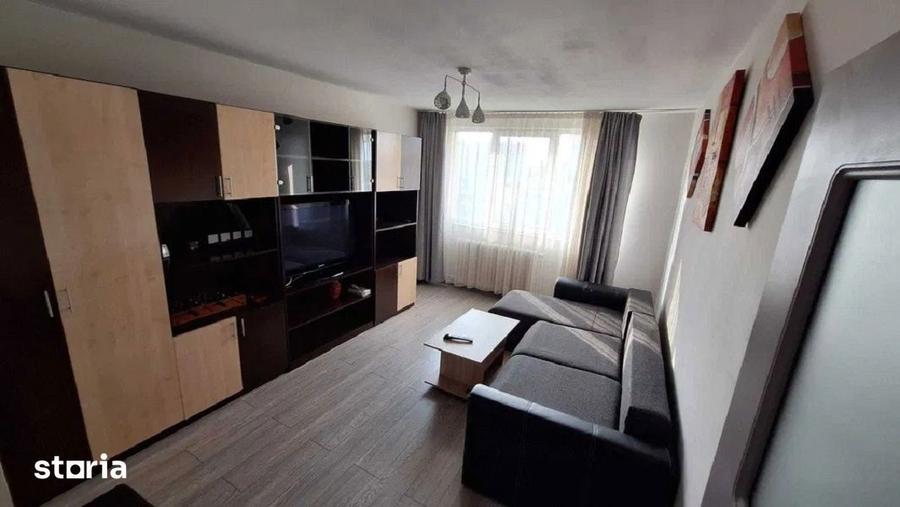 Apartament cu 3 camere decomandat, mobilat în Podu Roș