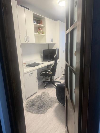 Apartament cu 3 camere semidecomandat în Central