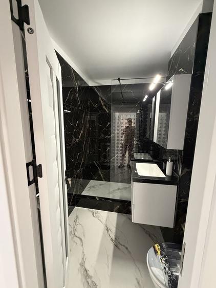 Apartament cu 3 camere decomandat în Drumul Taberei