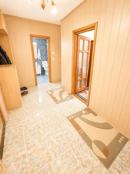 Apartament cu 2 camere decomandat în Trocadero