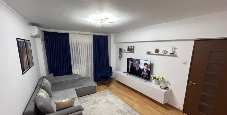 Apartament cu 4 camere, decomandat, zona DACIA - 1