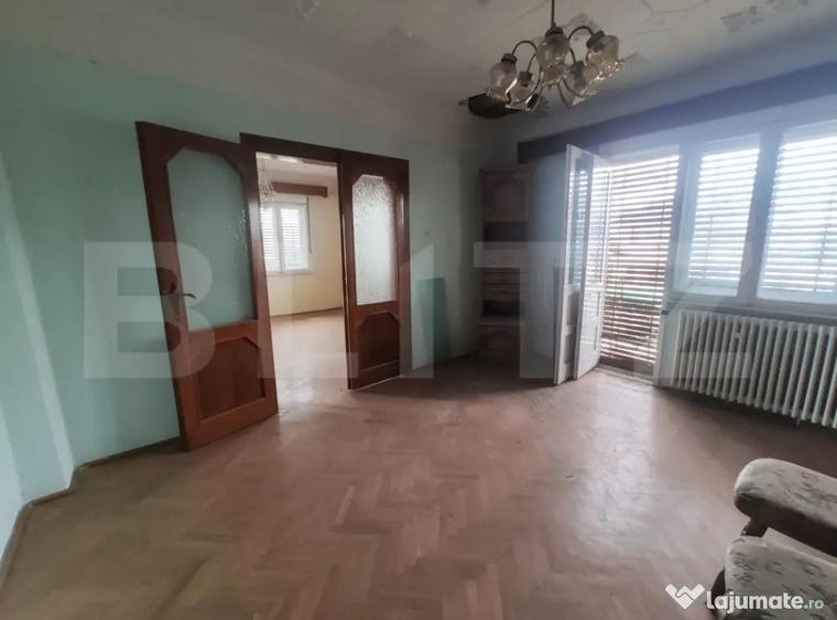 Casă cu 4 camere cu Teren 1100 Mp în Central
