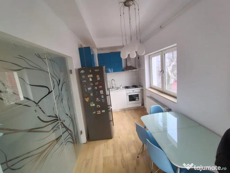 Apartament cu 3 camere semidecomandat, mobilat în Ultracentral