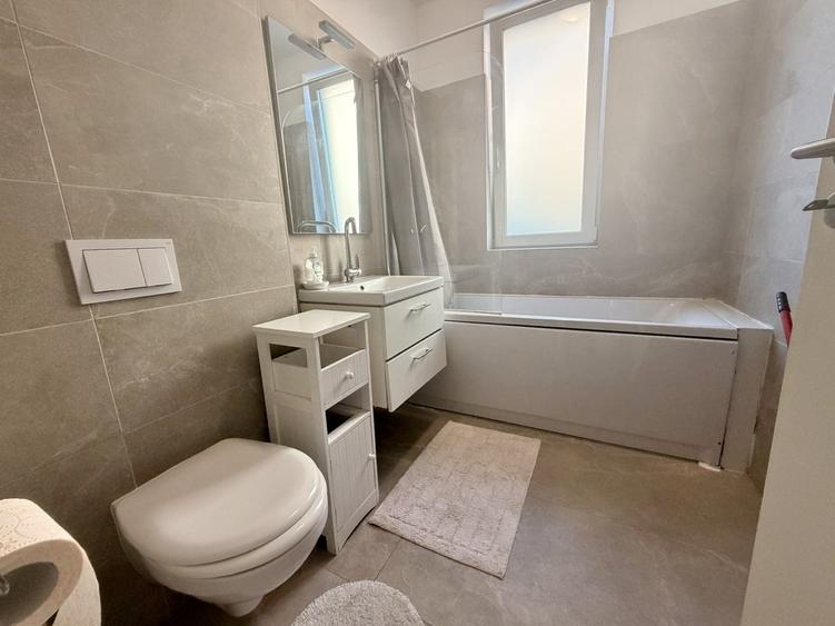 Apartament cu 3 camere decomandat, mobilat în Dumbrăvița