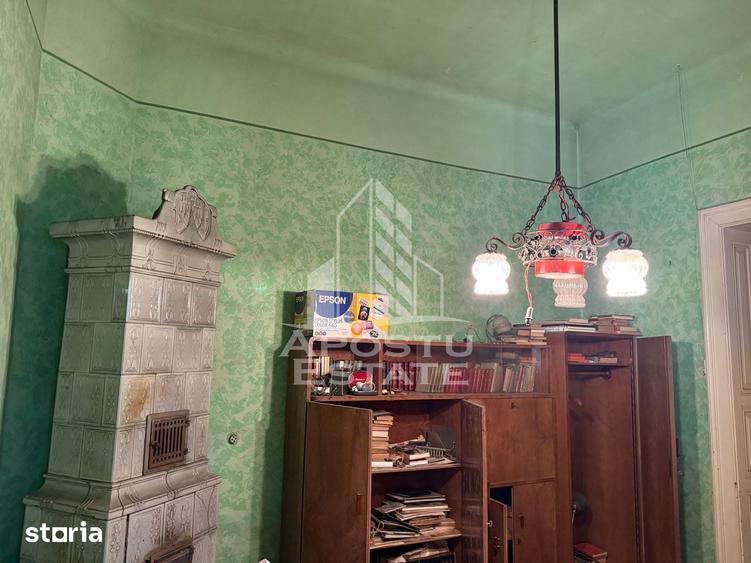 Casă cu 7 camere cu Teren 929 Mp în Central