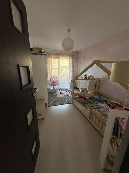 Apartament cu 3 camere decomandat în Florești