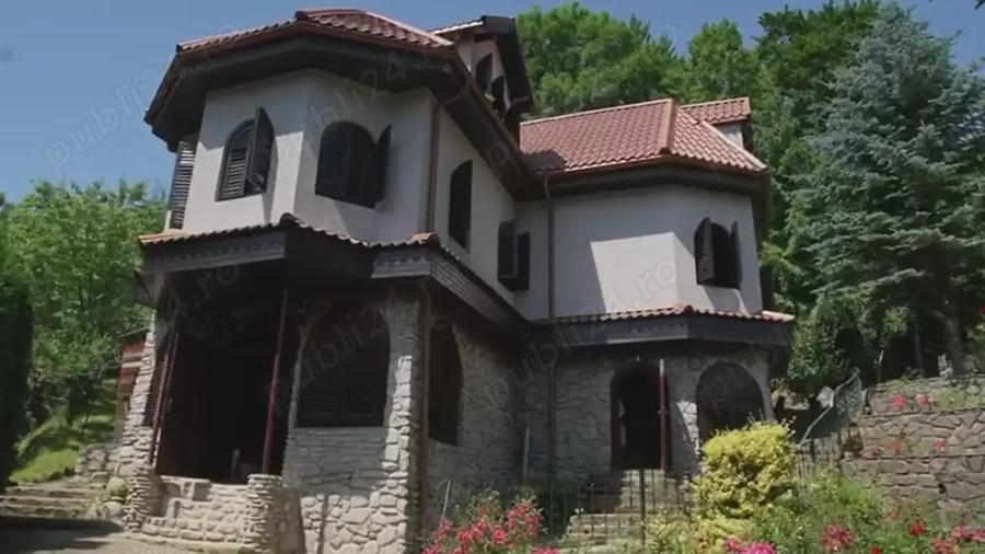Casă cu 6 camere cu Teren 16500 Mp în Lunca Mare