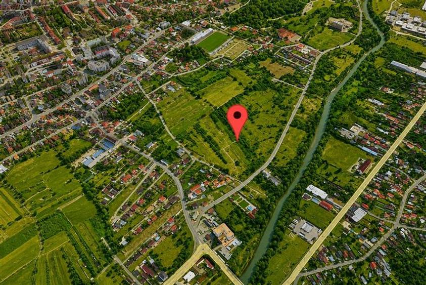 Teren Construcții intravilan de 1537 mp, în Est