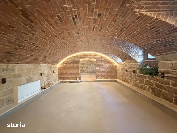 Casă cu 6 camere cu Teren 495 Mp în Central