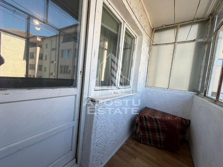 Apartament cu 3 camere decomandat, mobilat în Lipovei