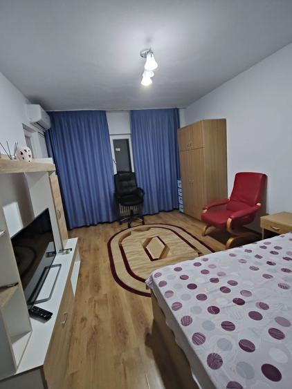 Garsonieră decomandată în Moșilor