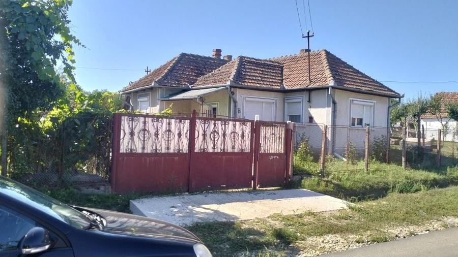 Casă cu 3 camere în Poduri