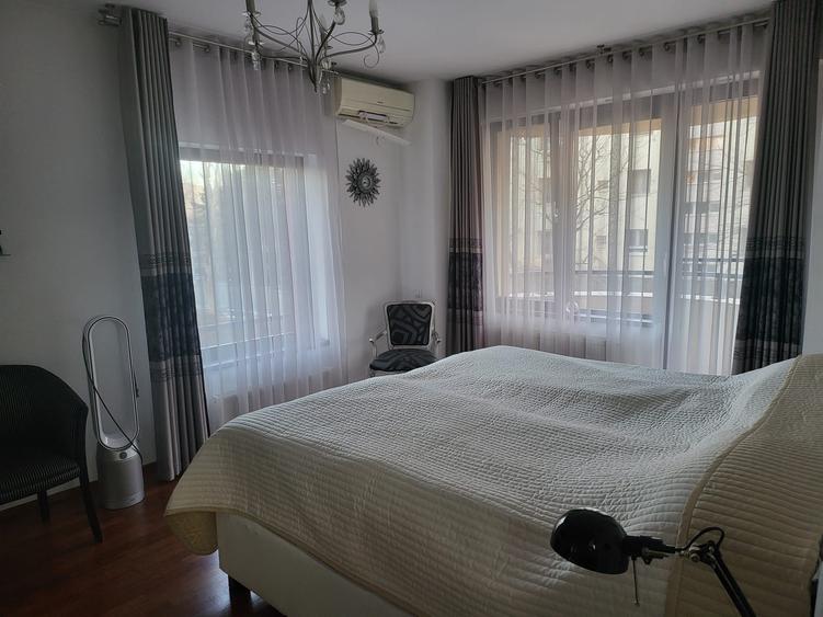 Apartament cu 4 camere decomandat în Ștefan cel Mare