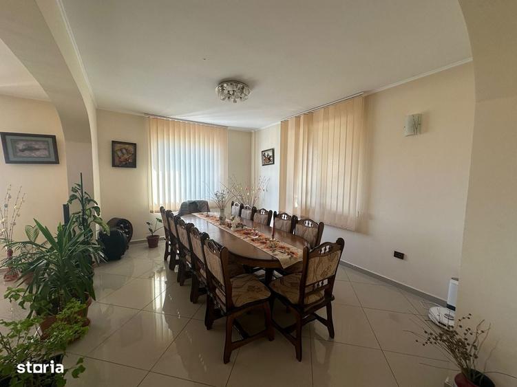Casă cu 4 camere în Central