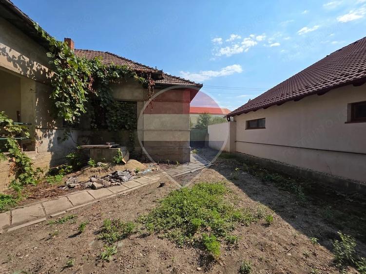 Casă cu 2 camere cu Teren 240 Mp în Central