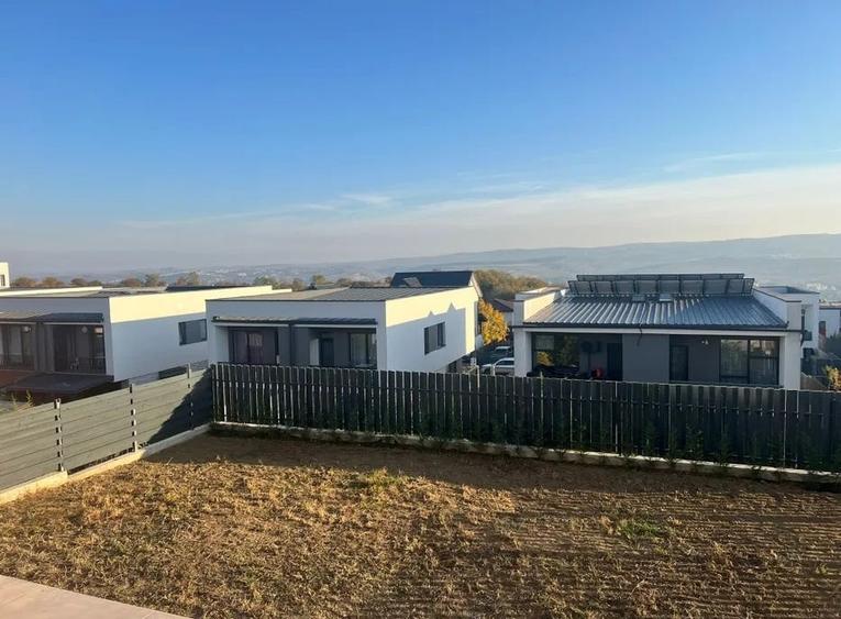 Duplex cu 4 camere cu Canalizare în Iris