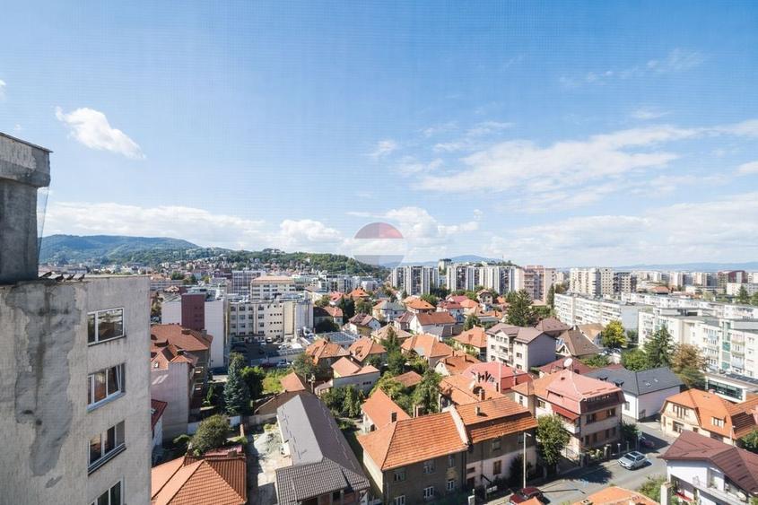 Apartament cu 5 camere decomandat în 15 Noiembrie