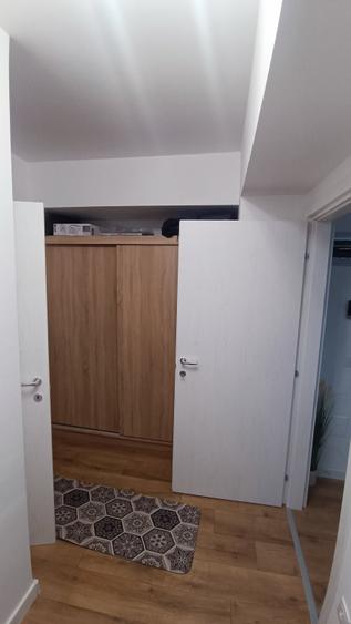 Apartament cu 3 camere decomandat, mobilat în Calea Moldovei