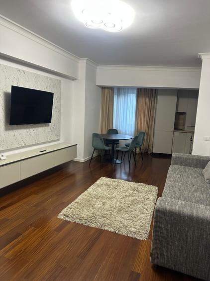 Apartament cu 2 camere, mobilat în City Park Mall
