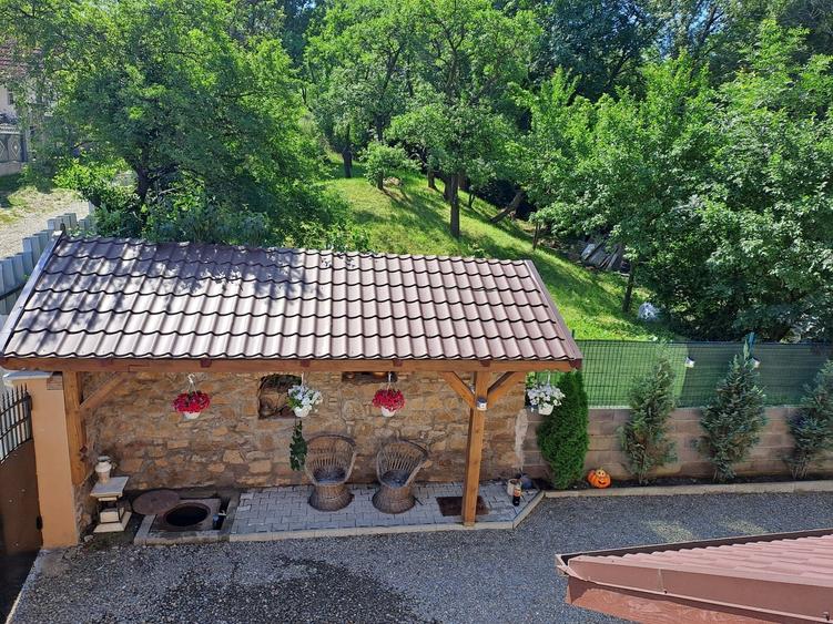 Casă cu 4 camere în Noua